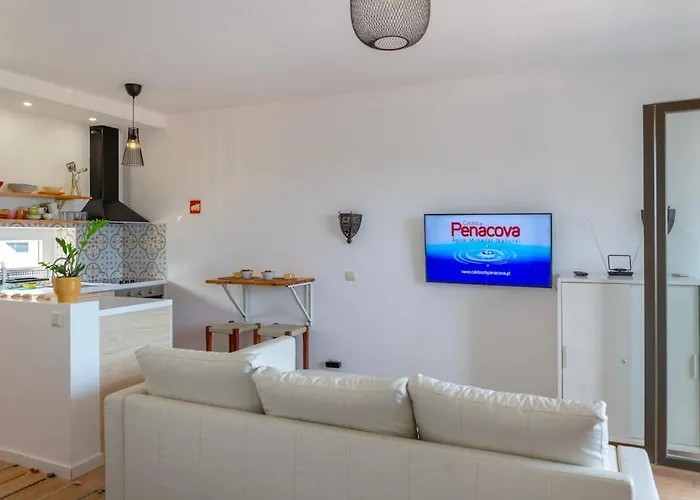 Apartment Ocean Glimpse *