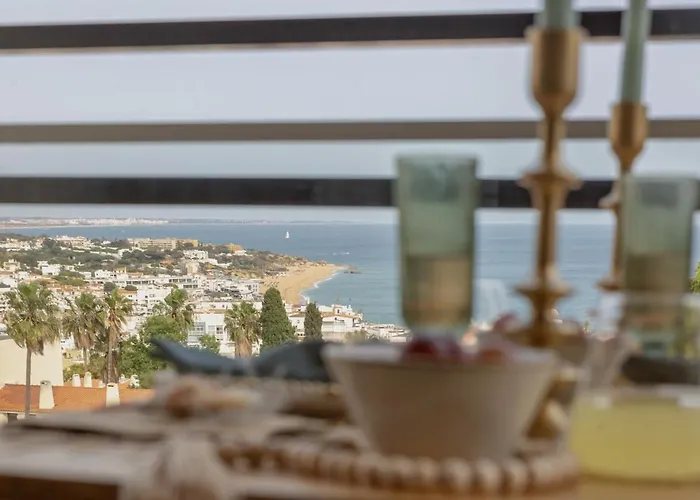 Apartment Ocean Glimpse *