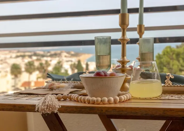 Apartment Ocean Glimpse