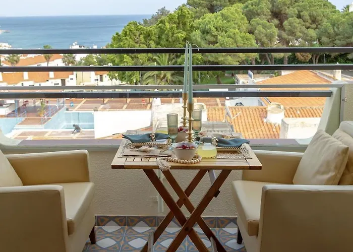 Ocean Glimpse Apartment