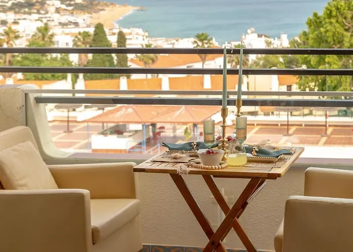 Ocean Glimpse Apartment